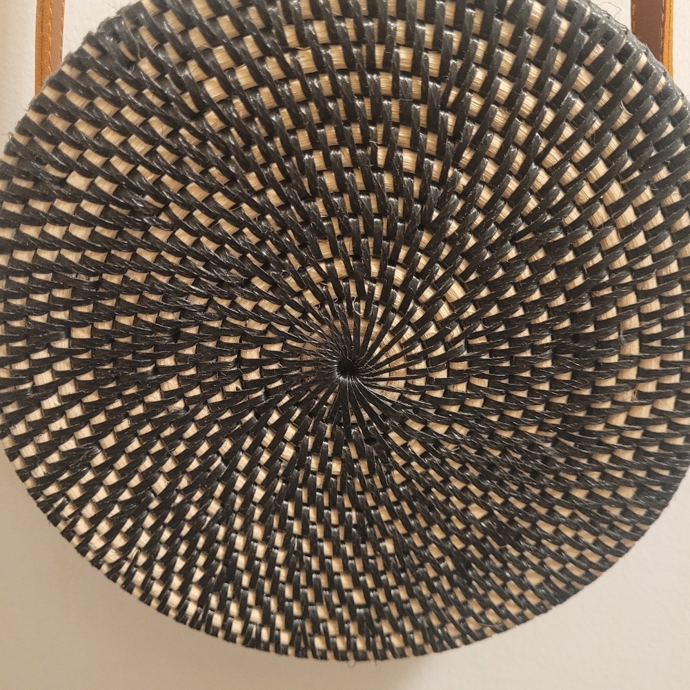 Round 8" Hand woven Rattan Wicker Straw Leather Crossbody Bag  Unique Shoulder - Picture 4 of 8